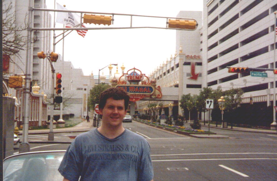 chris polson chillsnillszen in front of the Taj Mahal